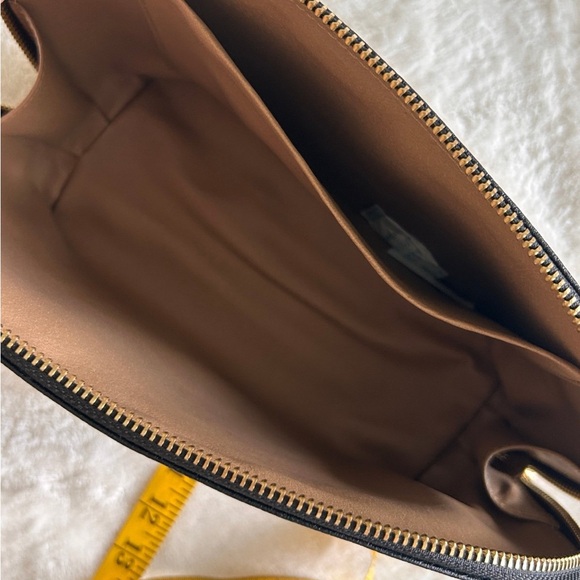 Cuyana Leather Travel Case Toiletry Bag - Picture 7 of 8